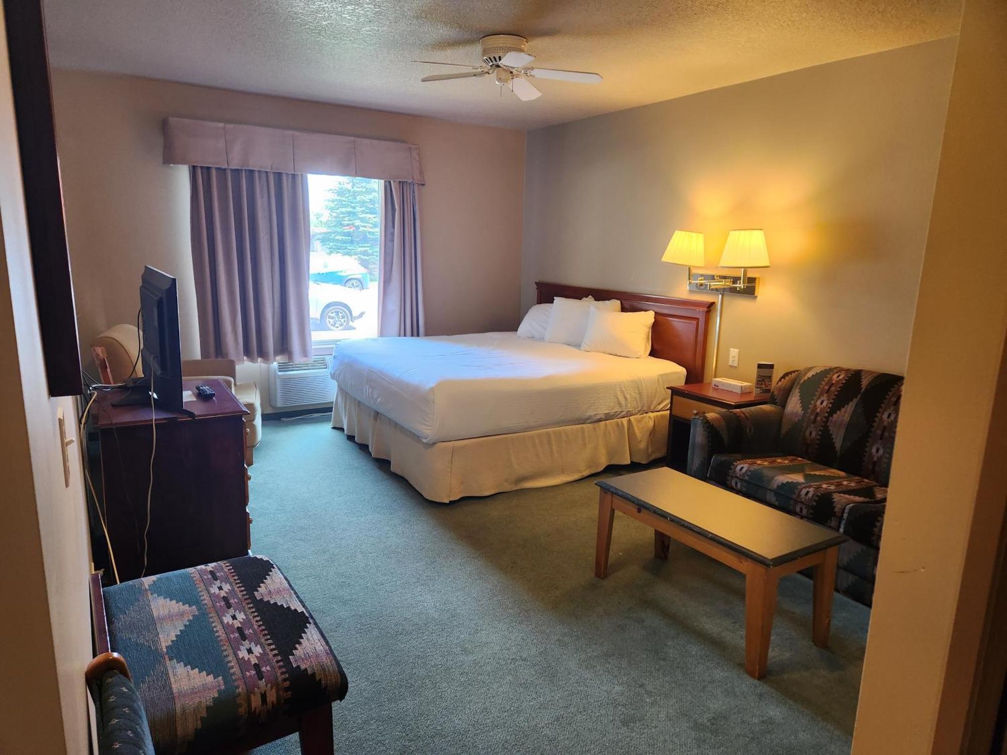 Waterton Lakes Lodge Resort Bagian luar foto