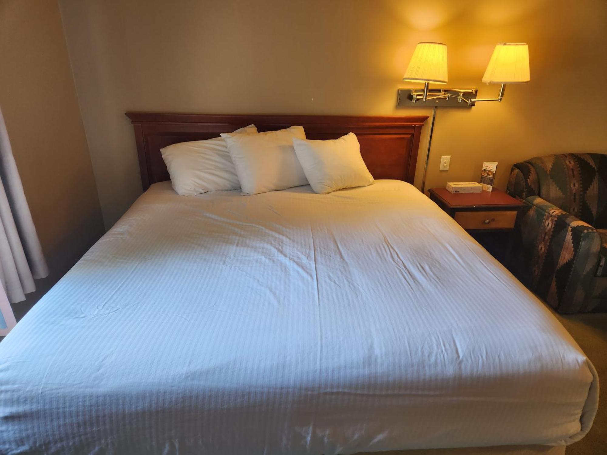 Waterton Lakes Lodge Resort Bagian luar foto
