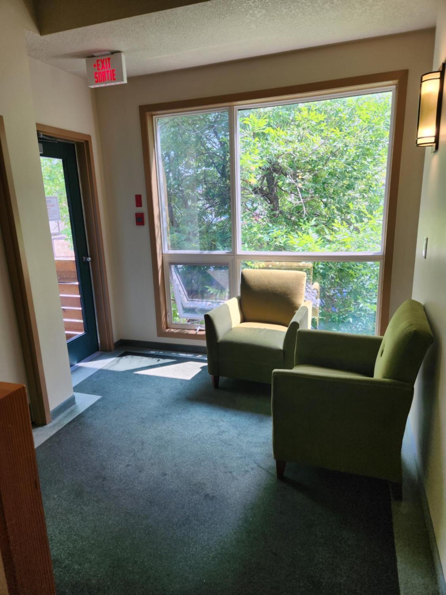 Waterton Lakes Lodge Resort Bagian luar foto