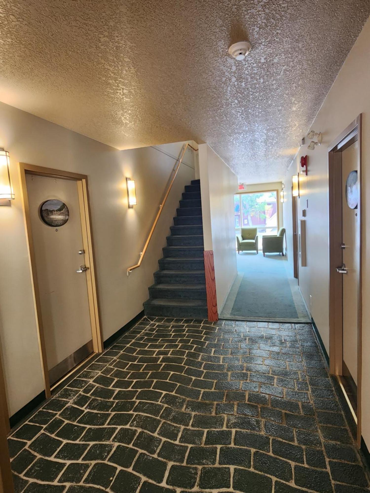 Waterton Lakes Lodge Resort Bagian luar foto