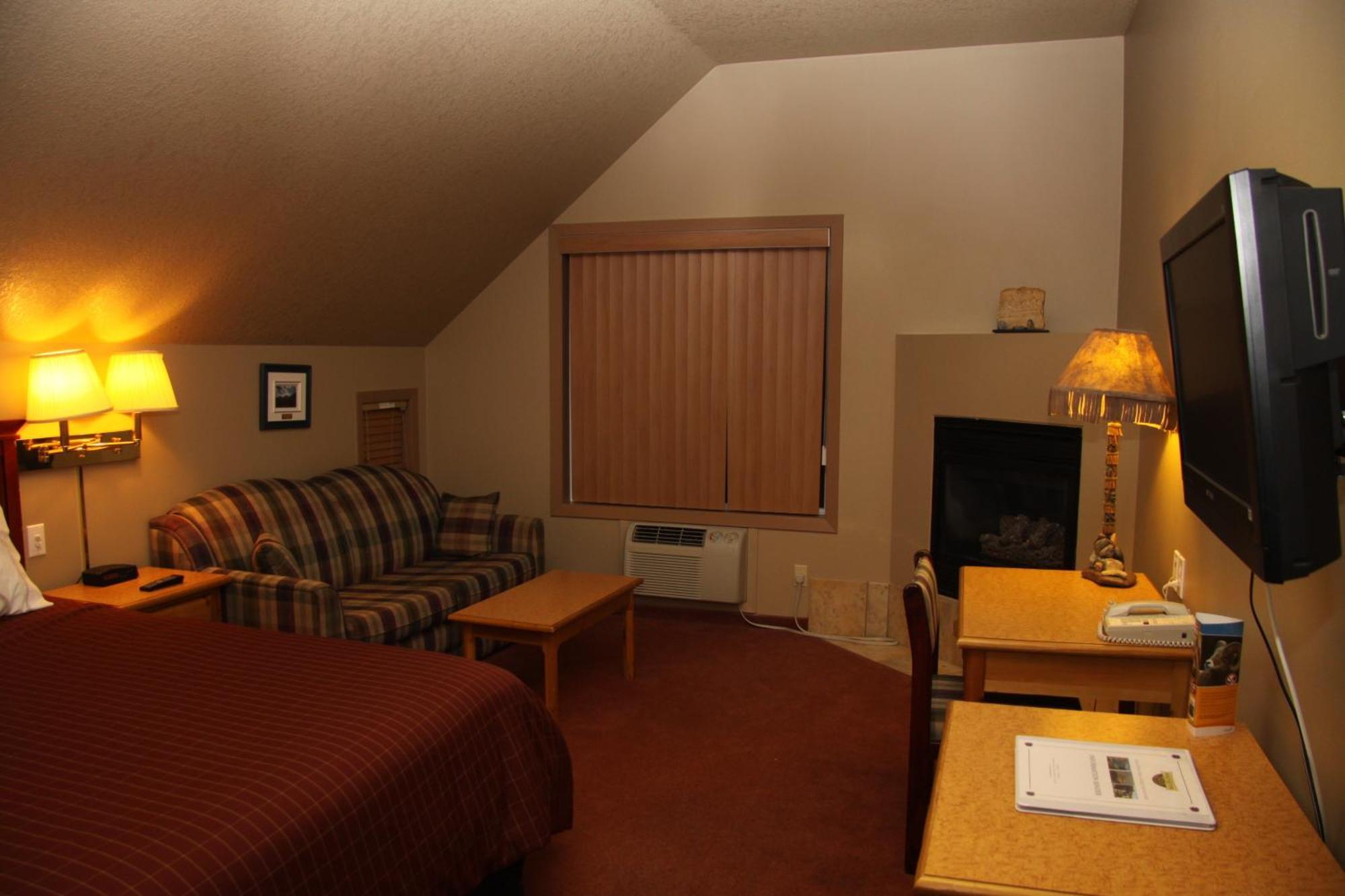 Waterton Lakes Lodge Resort Bagian luar foto