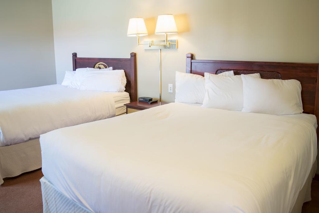Waterton Lakes Lodge Resort Bagian luar foto