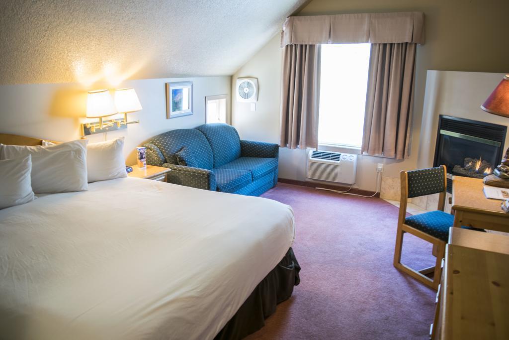 Waterton Lakes Lodge Resort Bagian luar foto