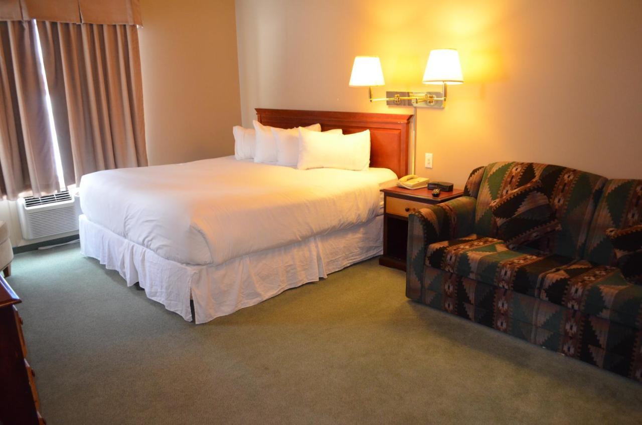 Waterton Lakes Lodge Resort Bagian luar foto