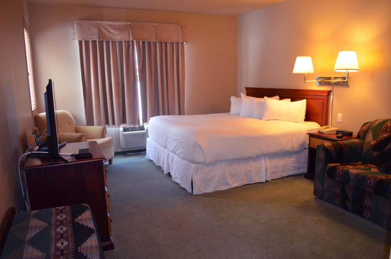 Waterton Lakes Lodge Resort Bagian luar foto