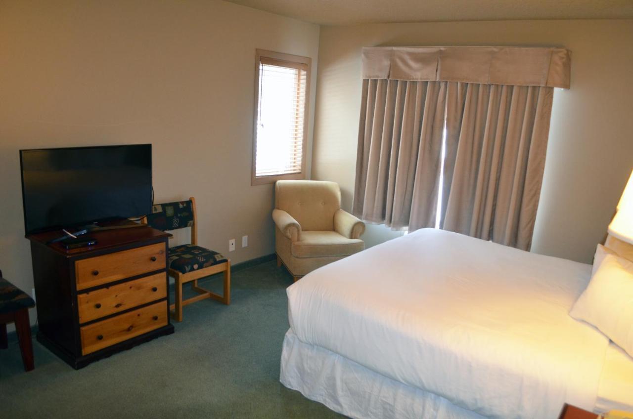 Waterton Lakes Lodge Resort Bagian luar foto