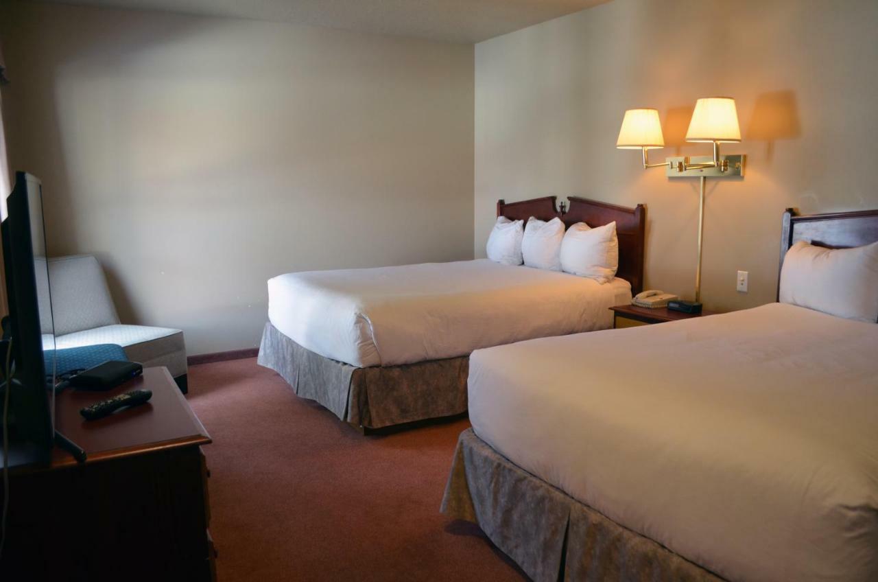 Waterton Lakes Lodge Resort Bagian luar foto