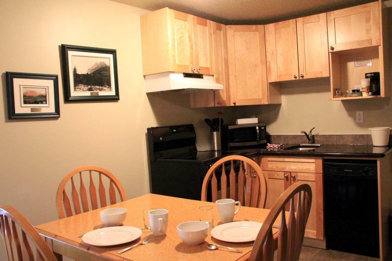 Waterton Lakes Lodge Resort Bagian luar foto