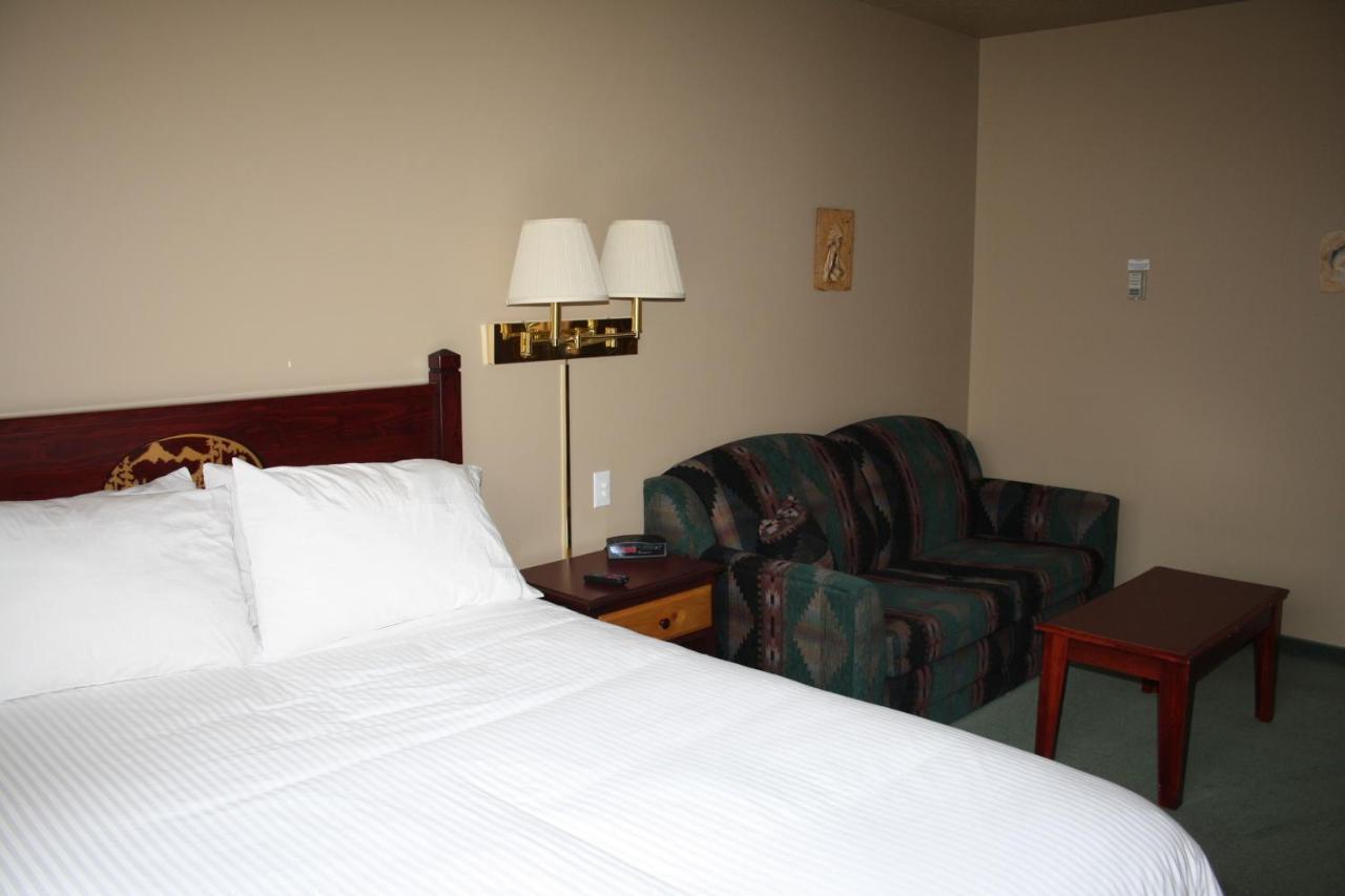 Waterton Lakes Lodge Resort Bagian luar foto