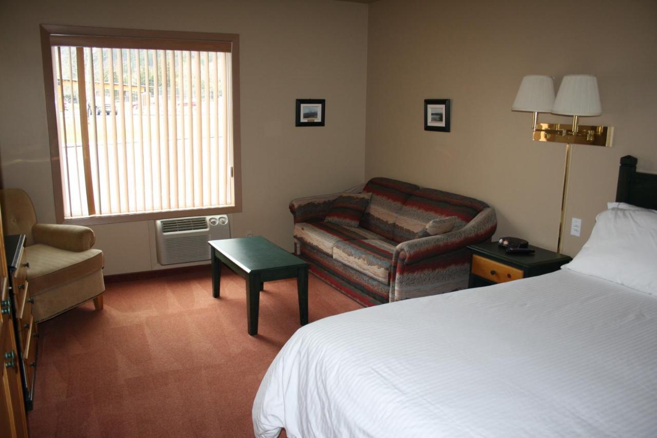 Waterton Lakes Lodge Resort Bagian luar foto