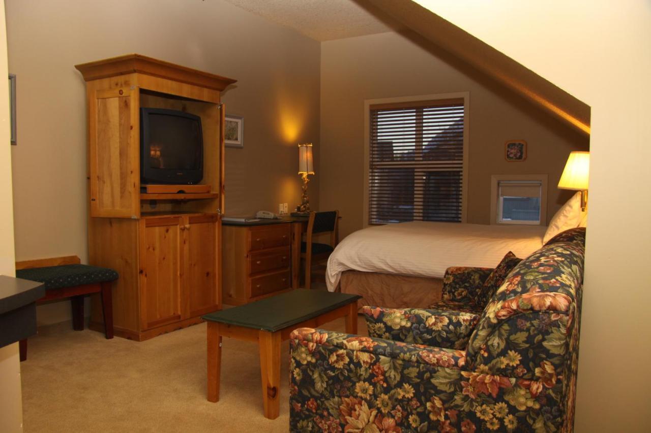 Waterton Lakes Lodge Resort Bagian luar foto