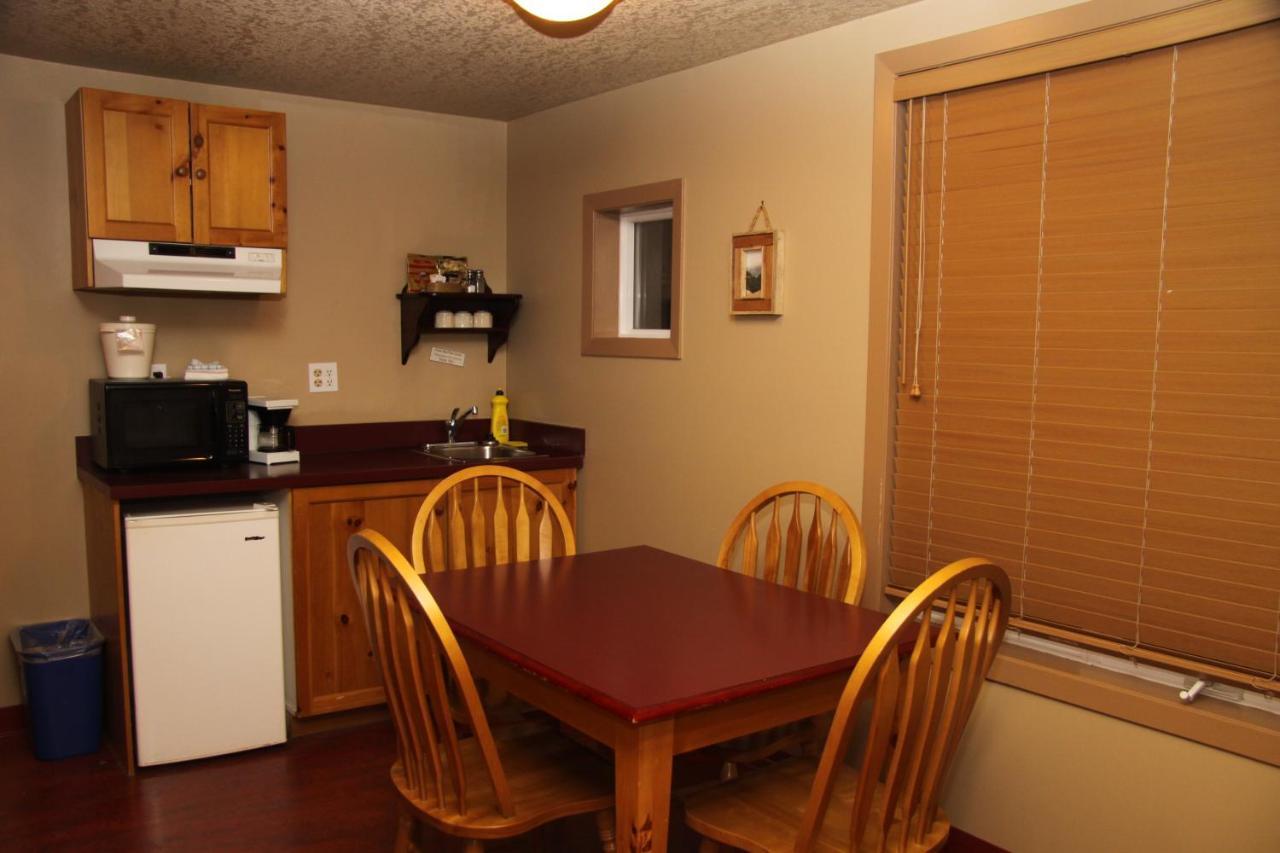 Waterton Lakes Lodge Resort Bagian luar foto